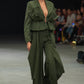 Pantalón Axis de Liz Campos, pantalón sastre verde con pliegues – vista 6