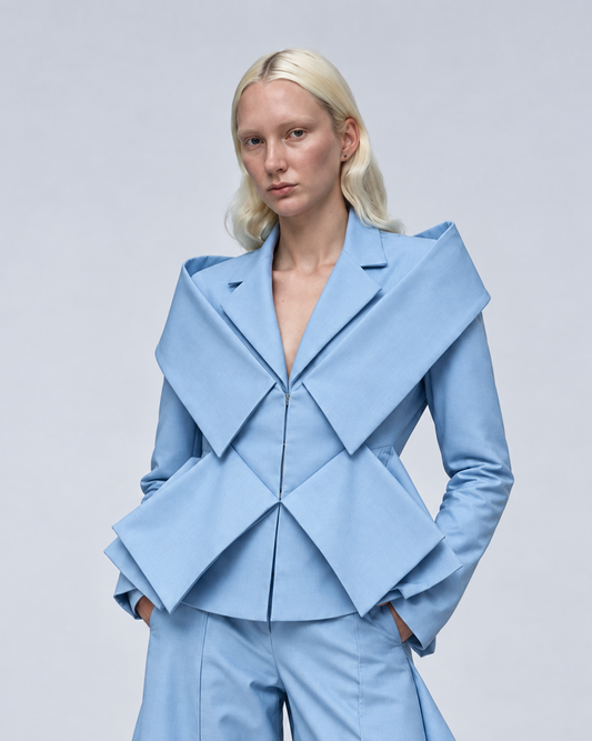 Saco Caelus de Liz Campos: saco sastre azul cielo peplum