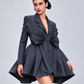 Vestido Magnolia de Liz Campos: vestido blazer gris escultórico